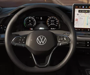 GL6290 Golf Interior Driver View HMI 19 6