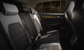 GL6294 Golf Interieur Backseats