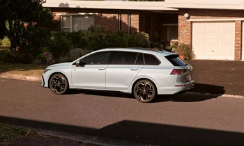 GV5594 Golf Estate Parking Sidew